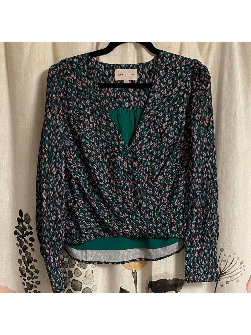 EUC Adelyn Rae Green Blouse Size Medium
